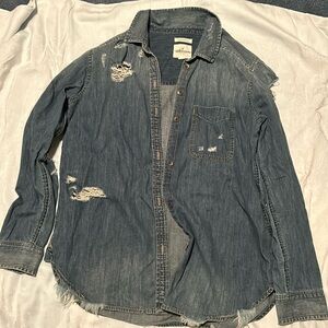 American eagle oversized fit jeans shirt size small.